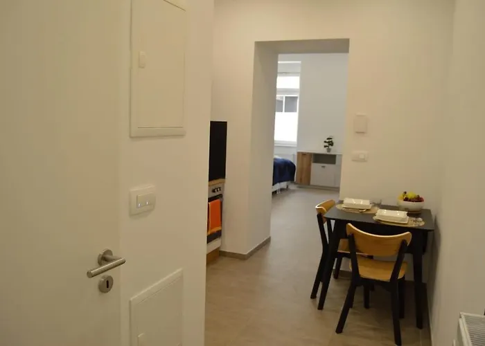 Nina With Free Parking *