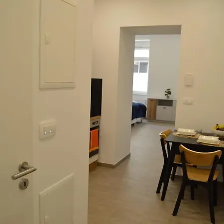 Nina With Free Parking *